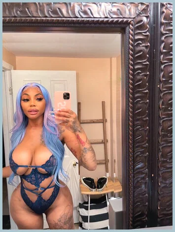 Charlotte gallery photo 2