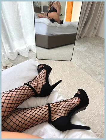 Daniella gallery photo 1