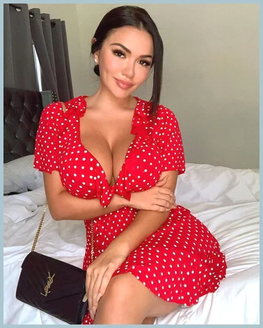 Angelina gallery photo 2