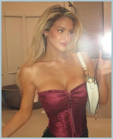 Hannah gallery photo 2