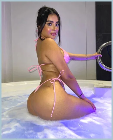 Sarah gallery photo 2