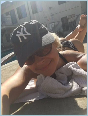 Adriane gallery photo 1