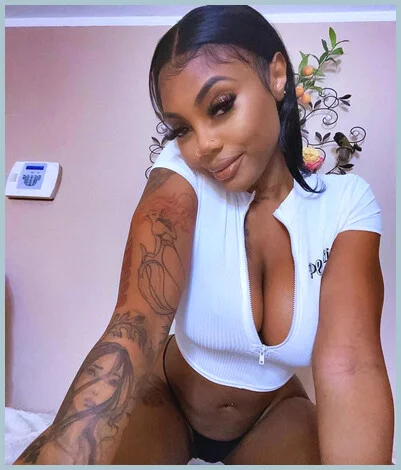 Hannah gallery photo 1