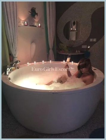 Mistress LB Amber gallery photo 1