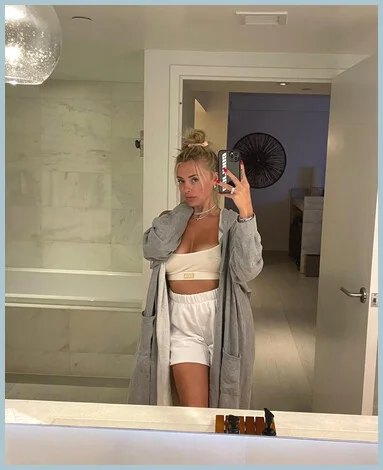 Wendy gallery photo 1