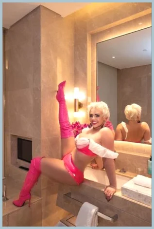 Adelina gallery photo 2