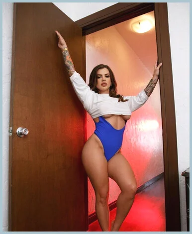 Carly gallery photo 2