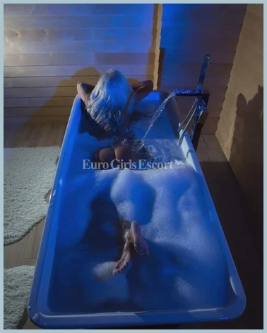 Zenayda-Maria gallery photo 1