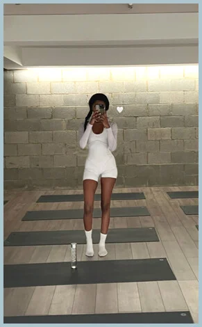 Pamela hot Ladys model