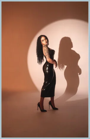 Zoe Valentino gallery photo 2