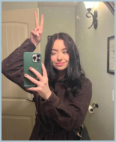 Thalialynn gallery photo 1