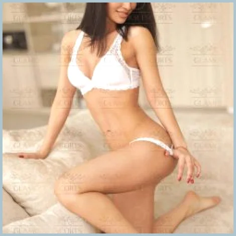 Julia 3 gallery photo 1