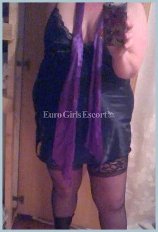 Curvy Wench Ladys model