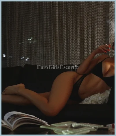 Ariana Blue gallery photo 1