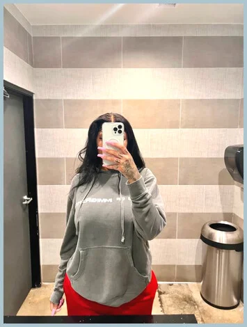 Hannah gallery photo 1