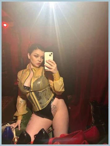 Ashley gallery photo 1