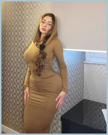 Clove Nelly gallery photo 2