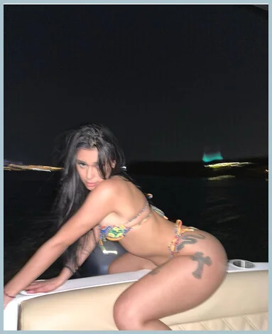 Lliona gallery photo 2