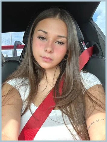 Lola gallery photo 1