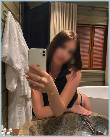 Karina gallery photo 2