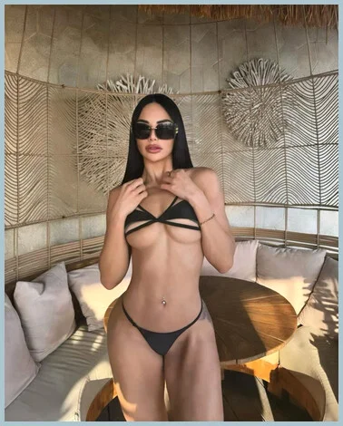 Lili gallery photo 2