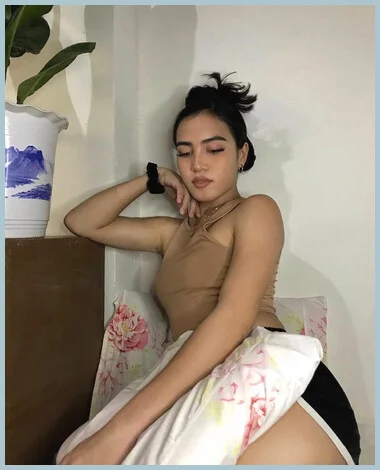 Selena gallery photo 1