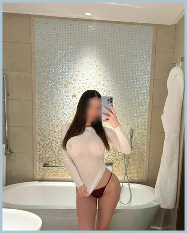 Leila gallery photo 1