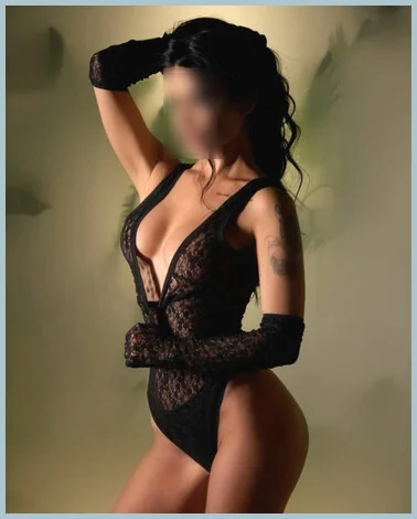 Elise gallery photo 2