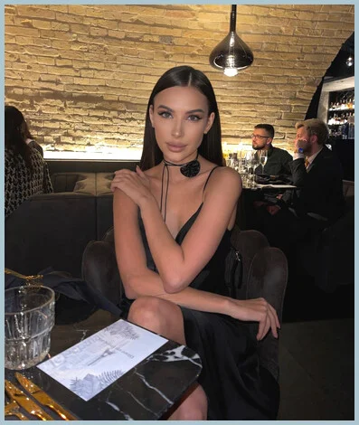 Jozella gallery photo 1