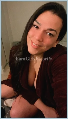 Alicy gallery photo 1