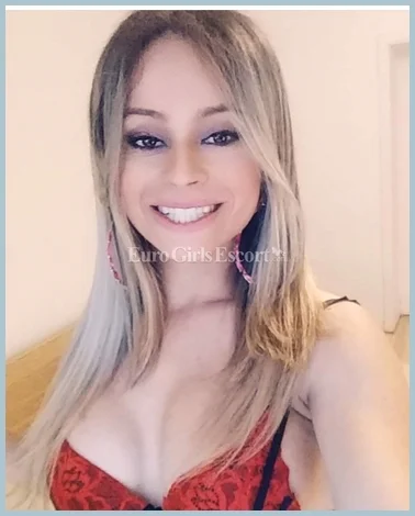 Karla Biazon gallery photo 1