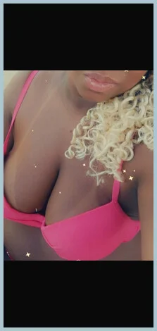 Laryssa gallery photo 2