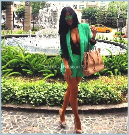 Monika sweety Ladys model