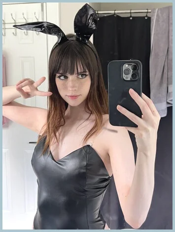 Hannah gallery photo 1