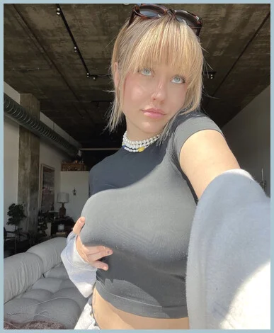 Ariana gallery photo 2