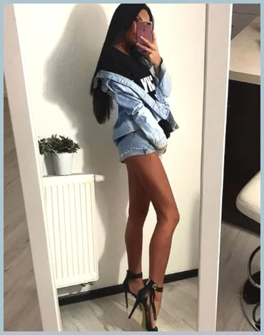 LanaDeLuxe gallery photo 2