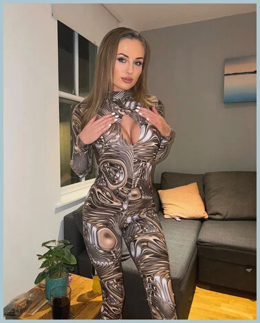 Emely gallery photo 1