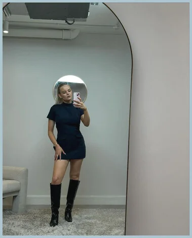 Deani gallery photo 1