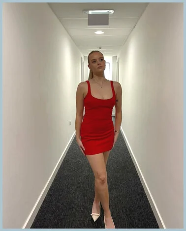 Deani gallery photo 2