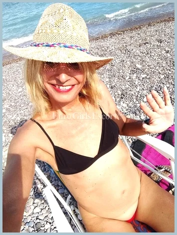 Kryssy Van Liefde gallery photo 1