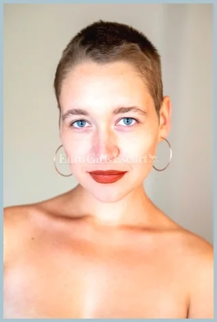 Serena Laurent gallery photo 1