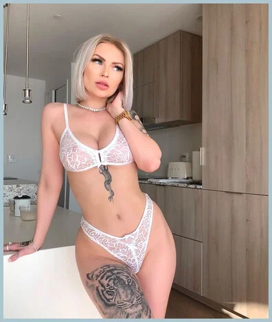 Pamela gallery photo 2