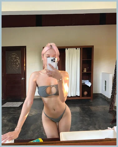 Rihanna Companion Ladys model