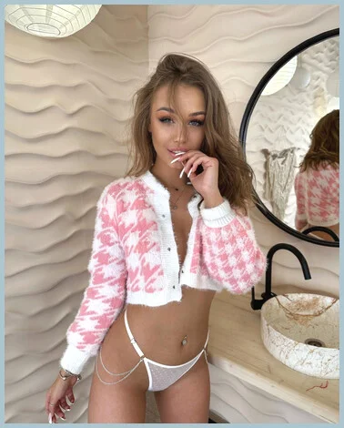 Amina gallery photo 2