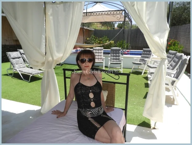 Laila Lynch gallery photo 1