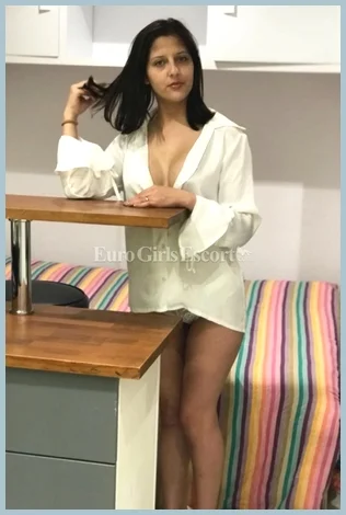 Miahot gallery photo 1