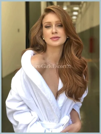 Chiara gallery photo 1