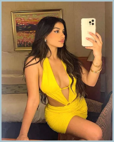 Laura gallery photo 1